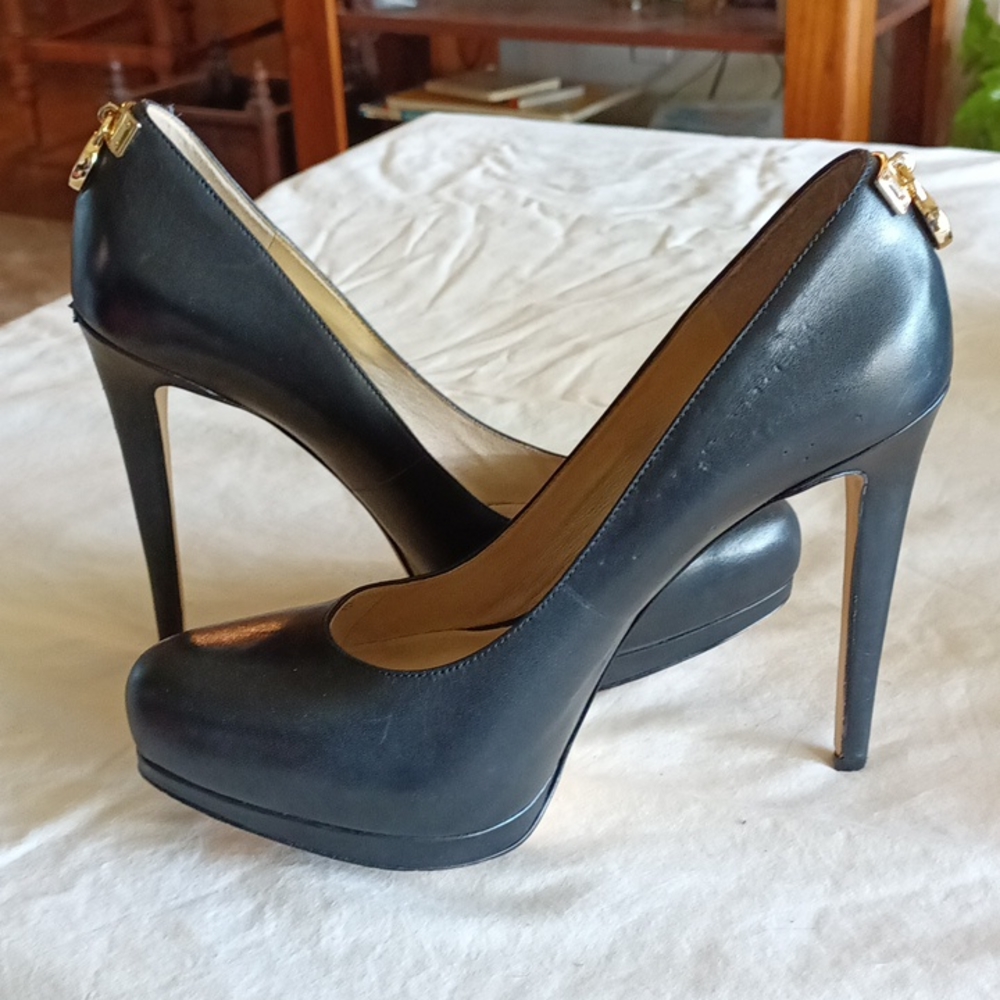 Women's shoes